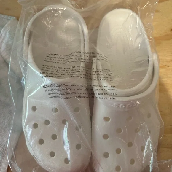 White Men’s Crocs NIB ba6d510c38d7e55fc078b95ec4a7a5  main image 3